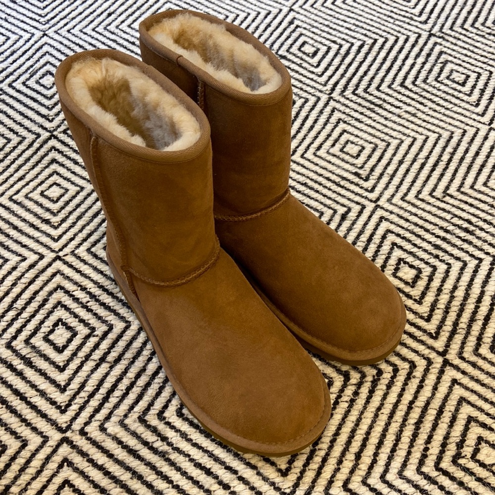 BRAND NEW, never worn, Brown Ugg boots, size 8